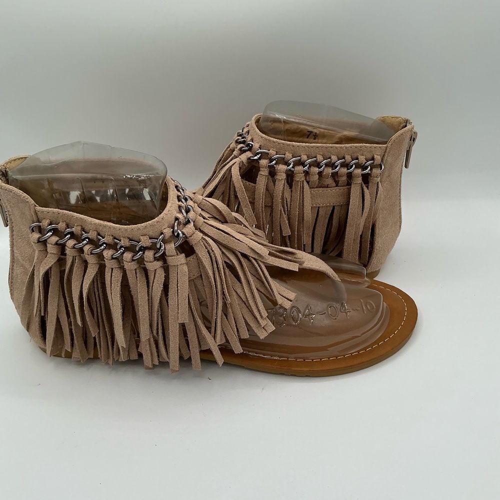 Lily Flip Flop Sandals with Suede Fringes and a Metal Chain Size 7 1/2 NEW